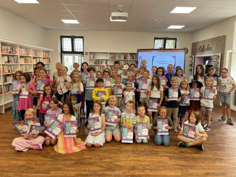 Sommerleseclub 2025 feiert Abschlussparty mit buntem Jahrmarkt